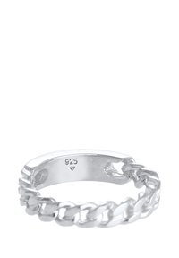Sterling sølvring med kæde-link design. Har en glat, poleret overflade og et stemplet "925", der angiver sølvkvaliteten.