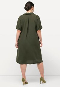 Ulla Popken SHORTSLEEVE - Denní šaty - forest green