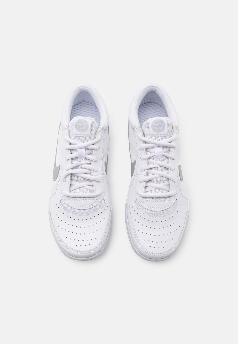 w nike court borough low premium