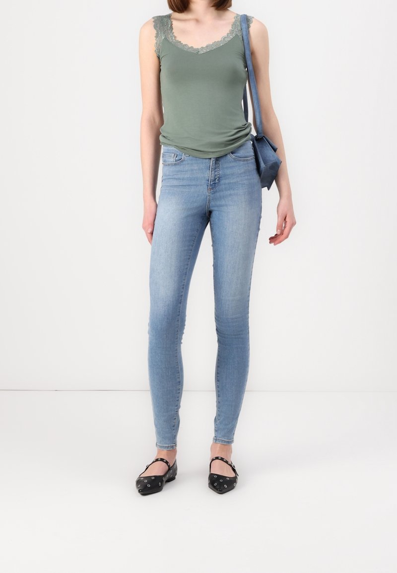 Vero Moda Silver Skinny Pants Vero Moda Jeans Skinny Fit Light