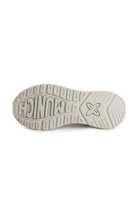 Suela de goma gris claro con patrón texturizado. "MUNIC" grabado de forma prominente. Presenta surcos y crestas para mejorar la tracción.