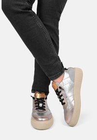 Crickit Sneakers basse - silber gold