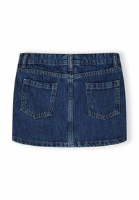 Jupe en denim, bleue, design court, cinq poches, couture visible, et un ourlet droit en bas. Vue arrière, sans embellissements.