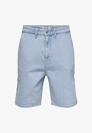 Hellblaue Jeansshorts mit Gürtelschlaufen, vorne Knopf- und Reißverschluss und leicht ausgefransten Säumen.