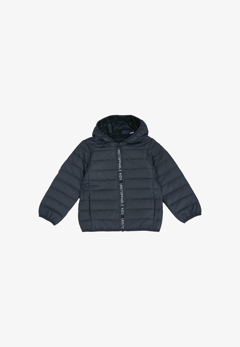 Veste matelassée noire pour enfants avec capuche, fermeture éclair à l’avant avec inscription « UNSTOPPABLE KIDS » et poignets élastiqués.