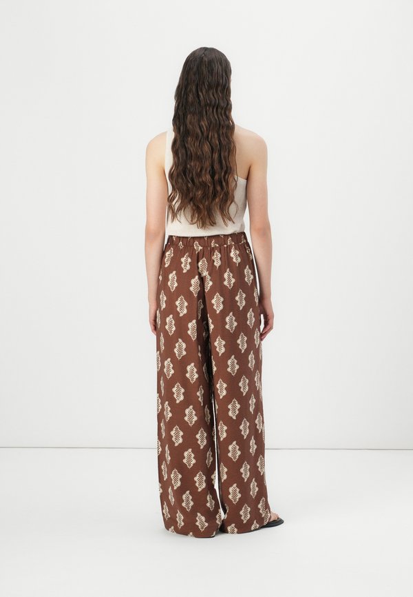 VMROMA LOOSE PANT - Trousers2