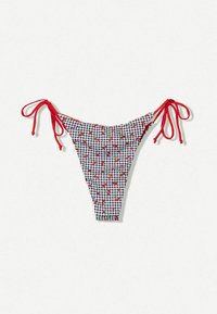 Bikini bottom con un motivo a scacchi bianco e nero con ciliegie rosse, completato da lacci laterali rossi e un taglio minimalista.
