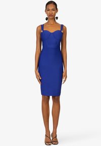 Schönes, figurbetontes blaues Kleid mit gerippten Details am Oberteil, breiten Trägern und metallischen Akzenten. Knielang mit einer eleganten, glatten Textur.