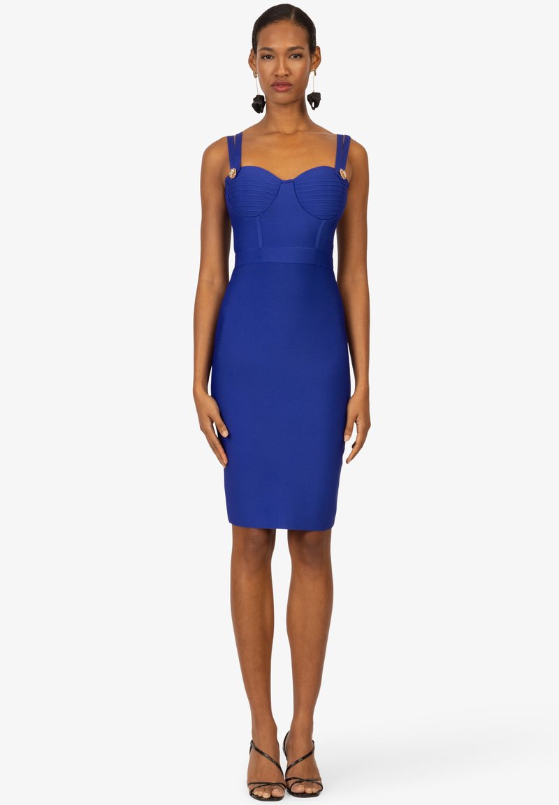 Schönes, figurbetontes blaues Kleid mit gerippten Details am Oberteil, breiten Trägern und metallischen Akzenten. Knielang mit einer eleganten, glatten Textur.