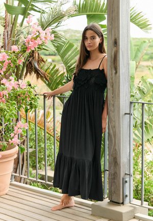 B by Ted Baker, Rannatarvikud - black