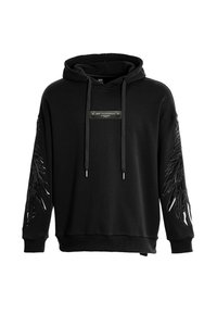 Sudadera negra en mezcla de algodón, presenta un parche con logotipo en la parte frontal, capucha con cordones y patrones texturizados en las mangas. Puños y dobladillo ajustables.