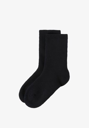 Černé ponožky vyrobené z měkké tkaniny, s klasickou délkou a hladkým povrchem bez viditelných vzorů nebo ozdob.