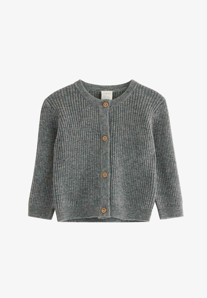 Grå ribbade cardigan i stickad material, med rund halsringning och träknappar fram. Långa ärmar med rak nederkant.