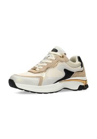 Sneaker beige e bianco con una parte superiore testurizzata, accenti neri, dettagli metallici dorati, lacci rotondi e una suola spessa con battistrada.