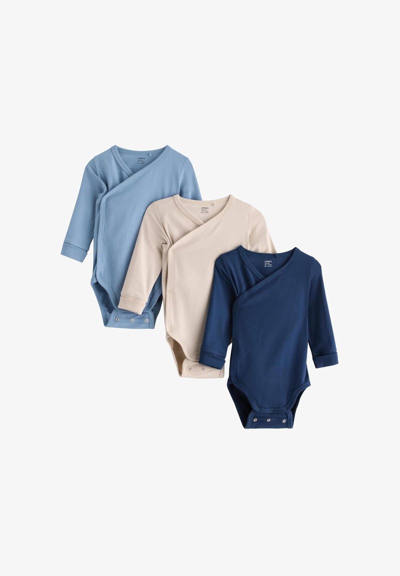 Drei Langarm-Bodys für Babys in Hellblau, Beige und Marineblau, mit Druckknopfverschlüssen und einem Wickeldesign für einfaches Anziehen.