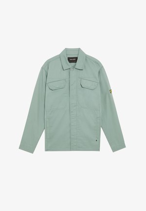 Ljusgrön jacka i bomull, med knappstängning, två bröstfickor och en gul logodetalj på vänster ärm.