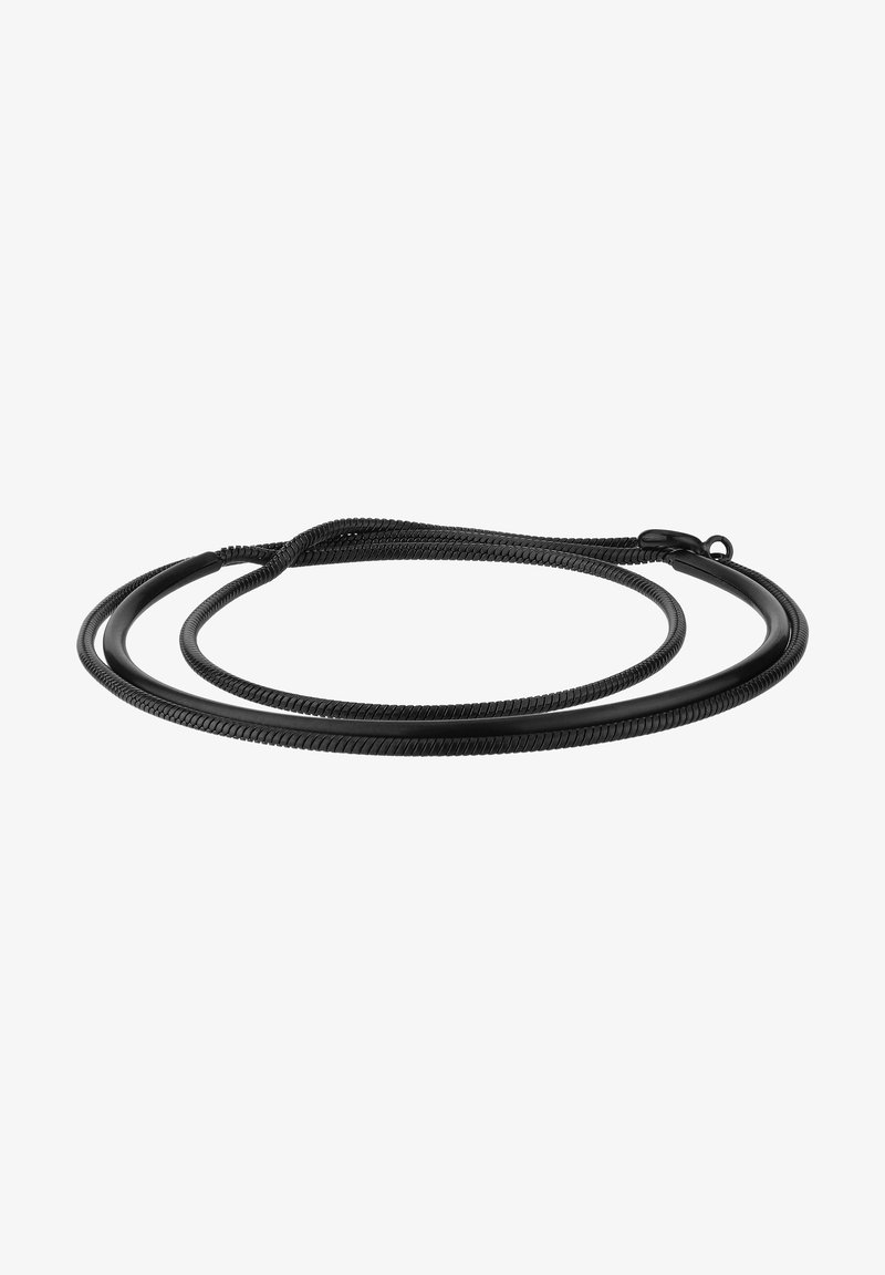 Corde tissée noire avec un design flexible, présentant une texture lisse et des bords arrondis, conçu pour la durabilité. Léger avec un fermoir sécurisé.