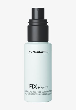 MAC Fix+ Matte 24 uur alcoholvrije fixatiespray in een lichtblauwe fles met een zwarte spraydop.