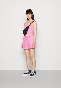 ONLY ONLTARA SHORTS/TUBE SET  - Top - super pink