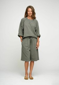 Thumbnail Image 3