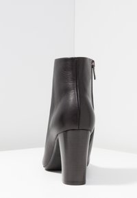 Peter Kaiser Botines bajos - black