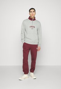 Converse RETRO CHUCK PANT - Tracksuit bottoms - cherry daze