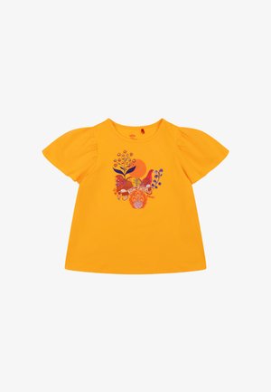 Geel katoenen T-shirt met korte mouwen, voorzien van een kleurrijk bloemen- en vogeldesign aan de voorkant, met een ronde halslijn.