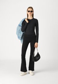 Hollister Co. Ilgarankovis viršutinės dalies drabužis - casual black