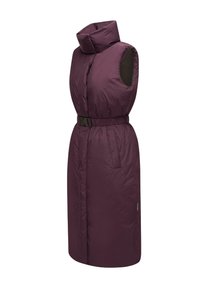 Cappotto senza maniche, con cintura in tessuto bordeaux profondo e colletto alto, dotato di tasche laterali e una texture liscia e lucida.