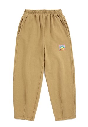Beige fleece joggingbukser med elastisk talje, sidelommer og et lille farverigt mærke på det øvre højre ben.