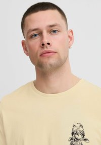 Blend BHJACKSON - T-shirts med print - bleached sand