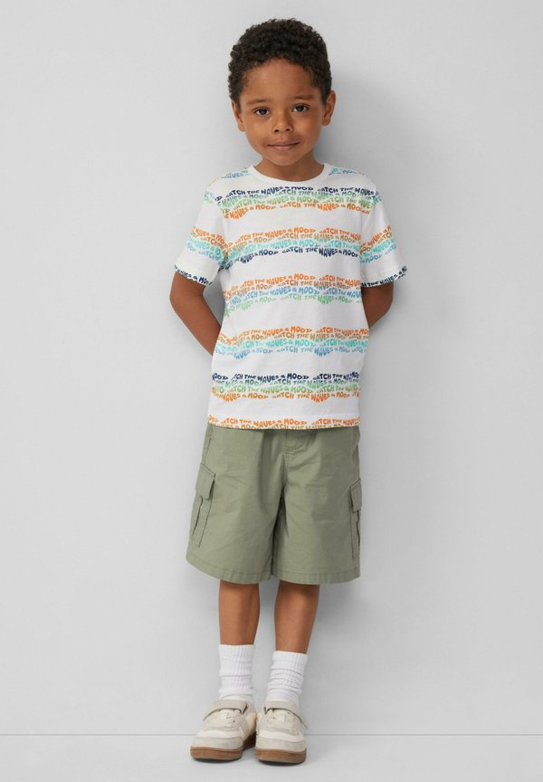 BERMUDA IM LOOSE FIT MIT TASCHEN - Cargohose - olivgrün