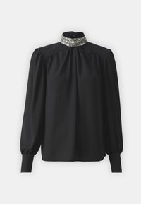 Blusa nera con maniche lunghe a sbuffo, colletto alto decorato con strass e texture del tessuto liscia. Chiusura con bottoni sul retro.