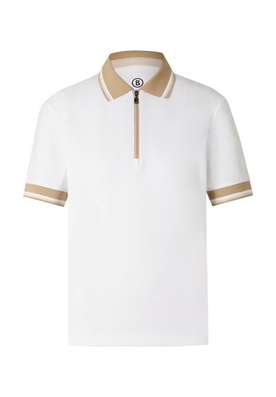 Polo blanc à manches courtes avec col beige, fermeture éclair à l'avant et poignets de manches à rayures beiges sur un fond uni.