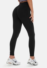 SQUATPROOF SCRUNCH DELUXE HIGH WAISTED - Leggings - Hosen - black
