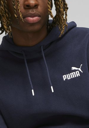 Navyblauwe hoodie van zachte fleece, met een kangoeroe pocket, wit Puma-logo en verstelbare koordjes met metalen punten.