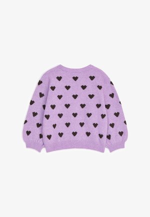 Pull à manches longues lilas avec des motifs de cœurs noirs partout ainsi que des poignets et un ourlet côtelés, posé à plat, face arrière visible.