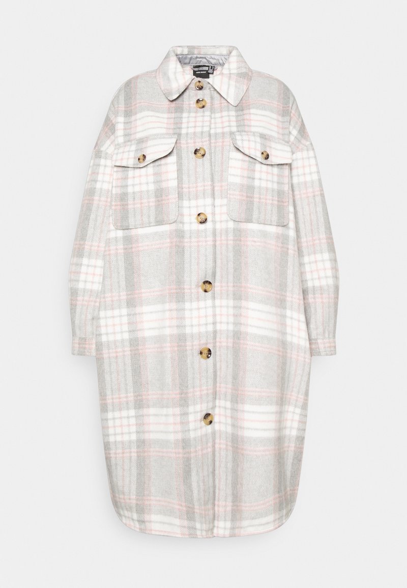 Rutet skjortekjole i grå, hvid og pink nuancer. Lavet af blødt stof, med knaplukning, to brystlommer og krave.