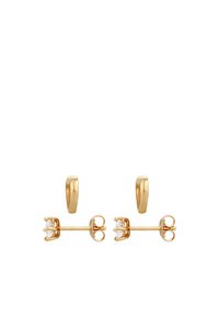 Boucles d'oreilles en or en forme de clous avec un design incurvé, mettant en avant trois petits accents clairs. Fini poli et texture lisse pour un éclat subtil.