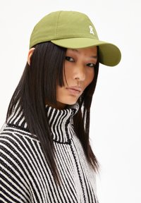 ARMEDANGELS YAANIS BOLD - Cap - new moss