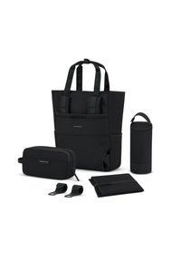 Il set di borse nere include una grande borsa con due manici, una pochette con zip, un contenitore cilindrico e due fasce elastiche. Tutti gli articoli sono realizzati in tessuto resistente.