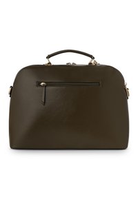 Tummanvihreä nahkakäsilaukku, jossa on muotoiltu rakenne, ylhäällä oleva kahva ja vetoketjullinen etutasku. Kullanväriset yksityiskohdat tuovat kontrastia.