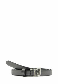 Czarny skórzany pasek o gładkiej fakturze, z srebrną metalową klamrą o unikatowym wzorze. Regulowana długość z estetycznym wykończeniem.