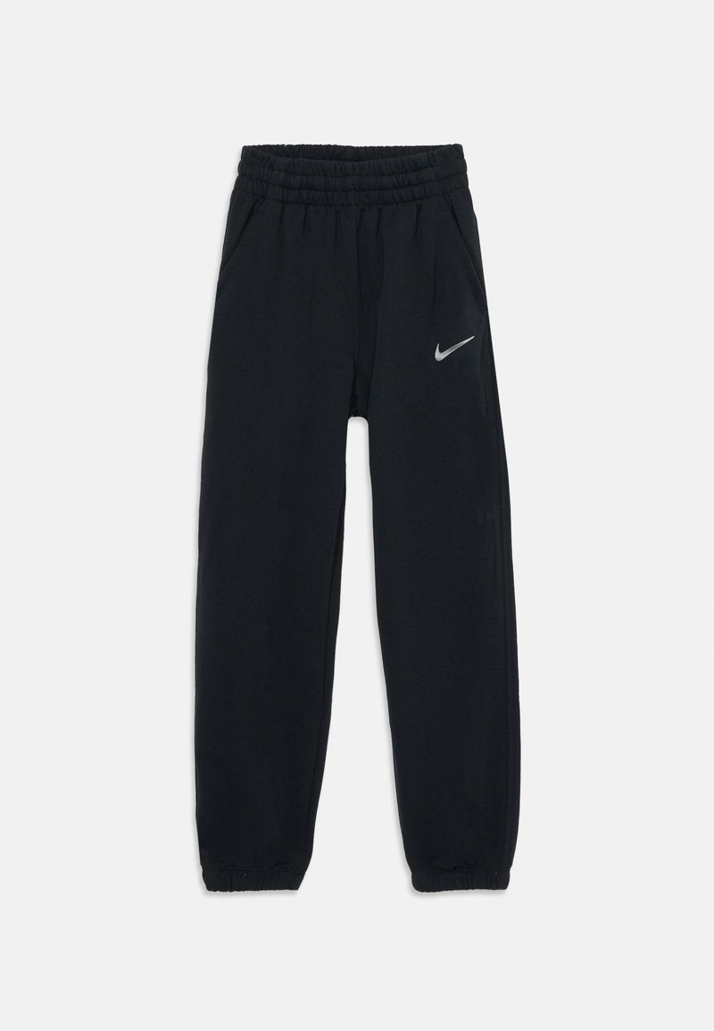 Pantalones deportivos negros con cintura elástica, bolsillos laterales, tobillos ajustados y un logotipo reflectante plateado de Nike en el muslo izquierdo.
