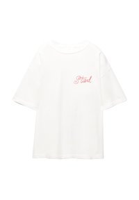 Hvid bomulds T-shirt med oversized fit, korte ærmer og en lyserød kursiv skrift med teksten "Stud" på forsiden. Glat tekstur.