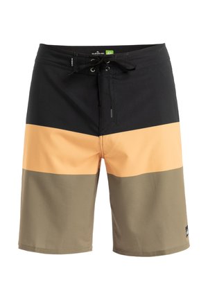 Costumi da bagno da uomo con un design a strisce orizzontali in nero, pesca e verde oliva. Realizzati in tessuto leggero con chiusura a coulisse.