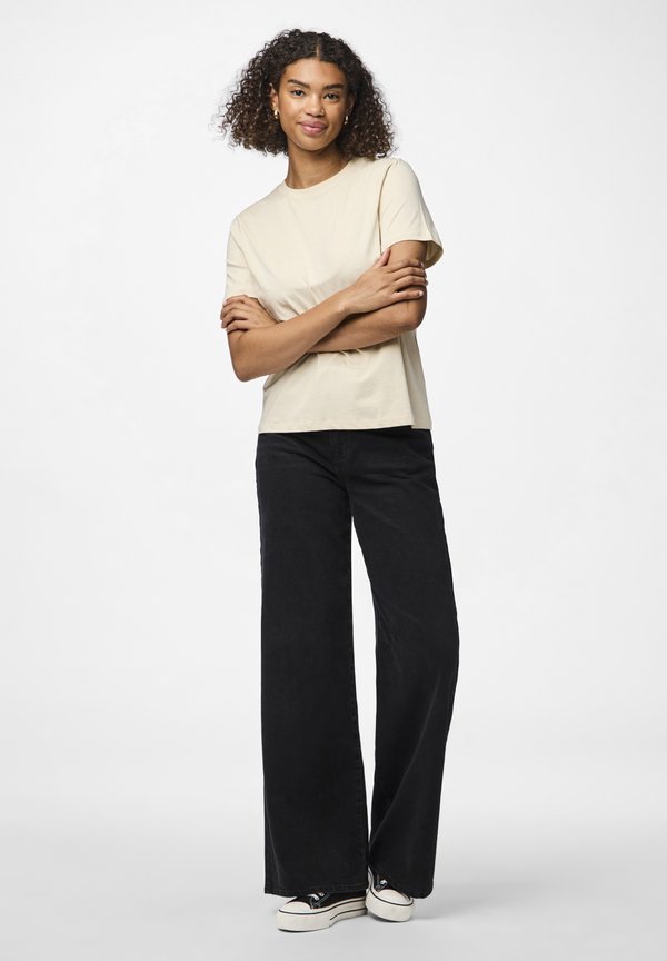 PCRIA SOLID TEE - Basic T-shirt - birch3