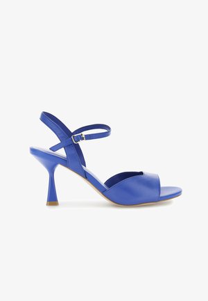 Infradito in pelle blu con design aperto sulla punta, cinturino alla caviglia e tacco alto affusolato. Superficie morbida con finitura lucida.