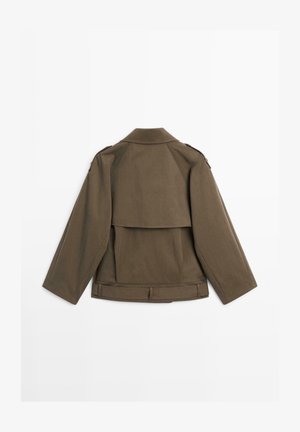 Braune, strukturierte Jacke mit abnehmbarem Rückenteil, weiten Ärmeln und Schulterklappenakzenten. Hergestellt aus einem strukturierten Stoff und mit einem taillierten Gürtel.