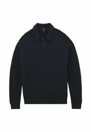 Sötét tengerészkék kötött pulóver gallérral és két gombbal, bordázott mandzsettákkal és szegéllyel, fehér háttéren lefektetve.